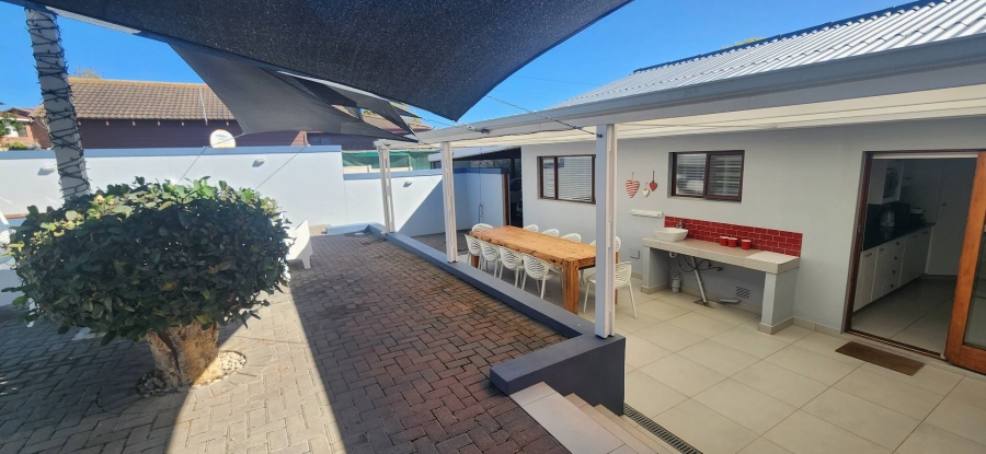 6 Bedroom Property for Sale in Fraaiuitsig Western Cape